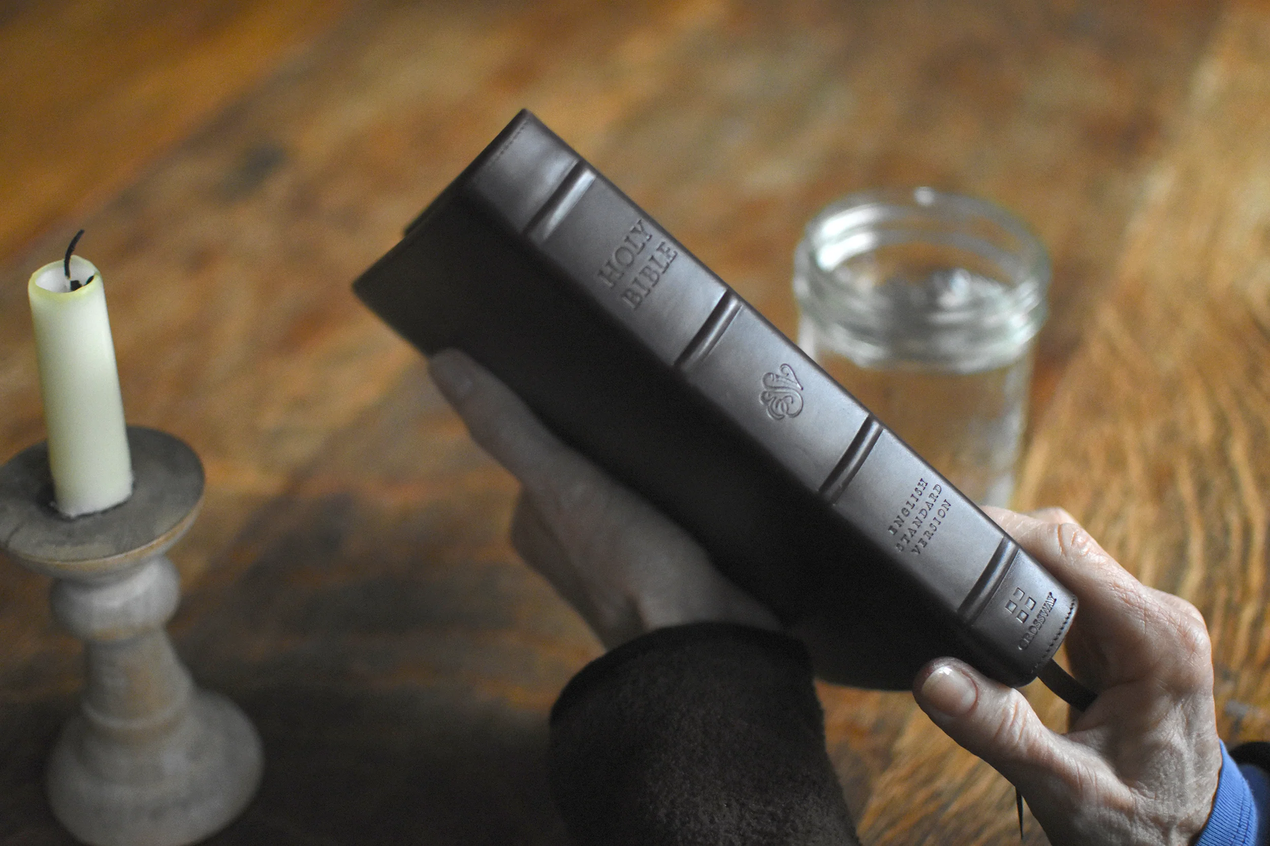 ESV Heirloom Bible, Omega Edition (Wellington Leather, Brown) - Image 5