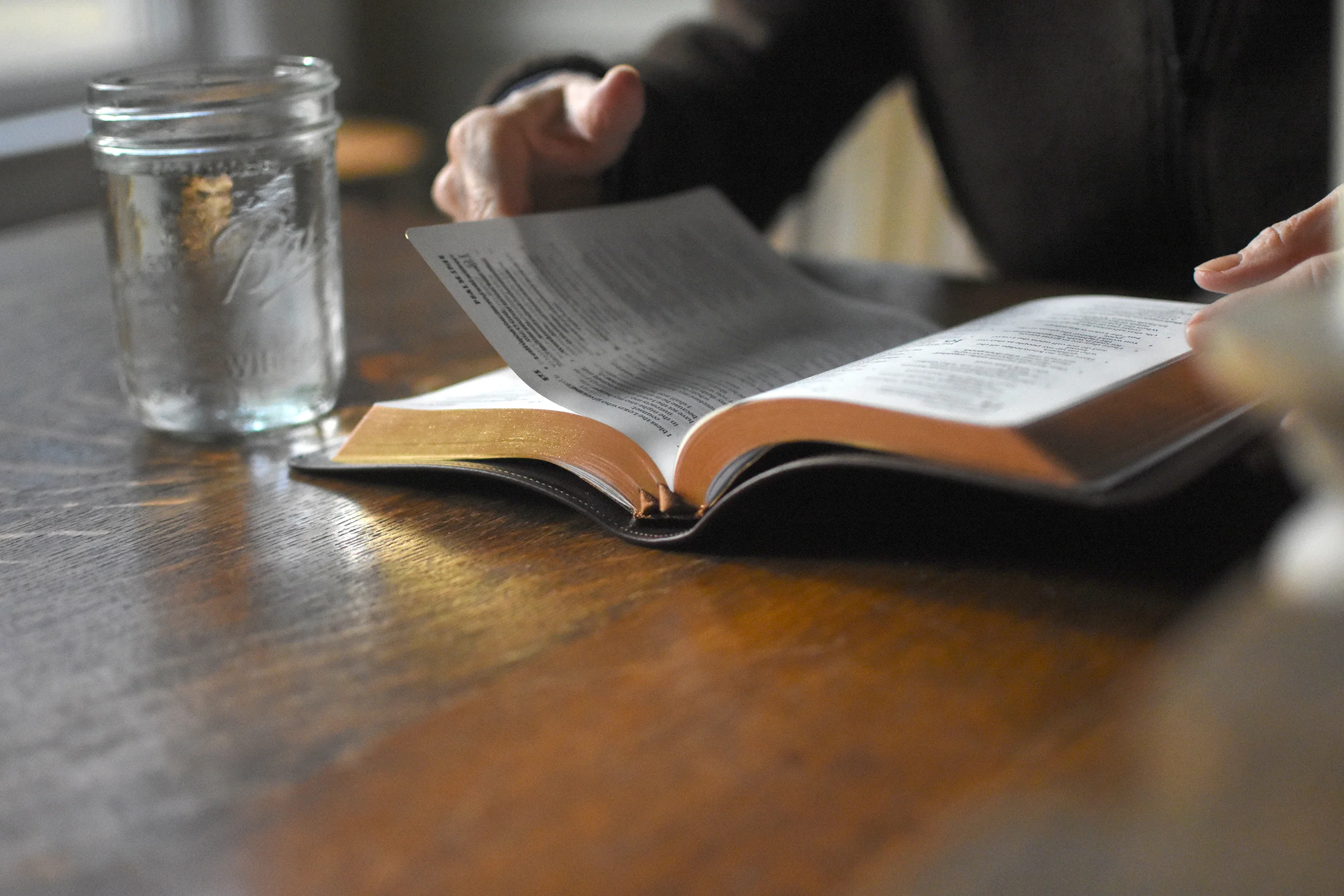 ESV Heirloom Bible, Omega Edition (Wellington Leather, Brown) - Image 6
