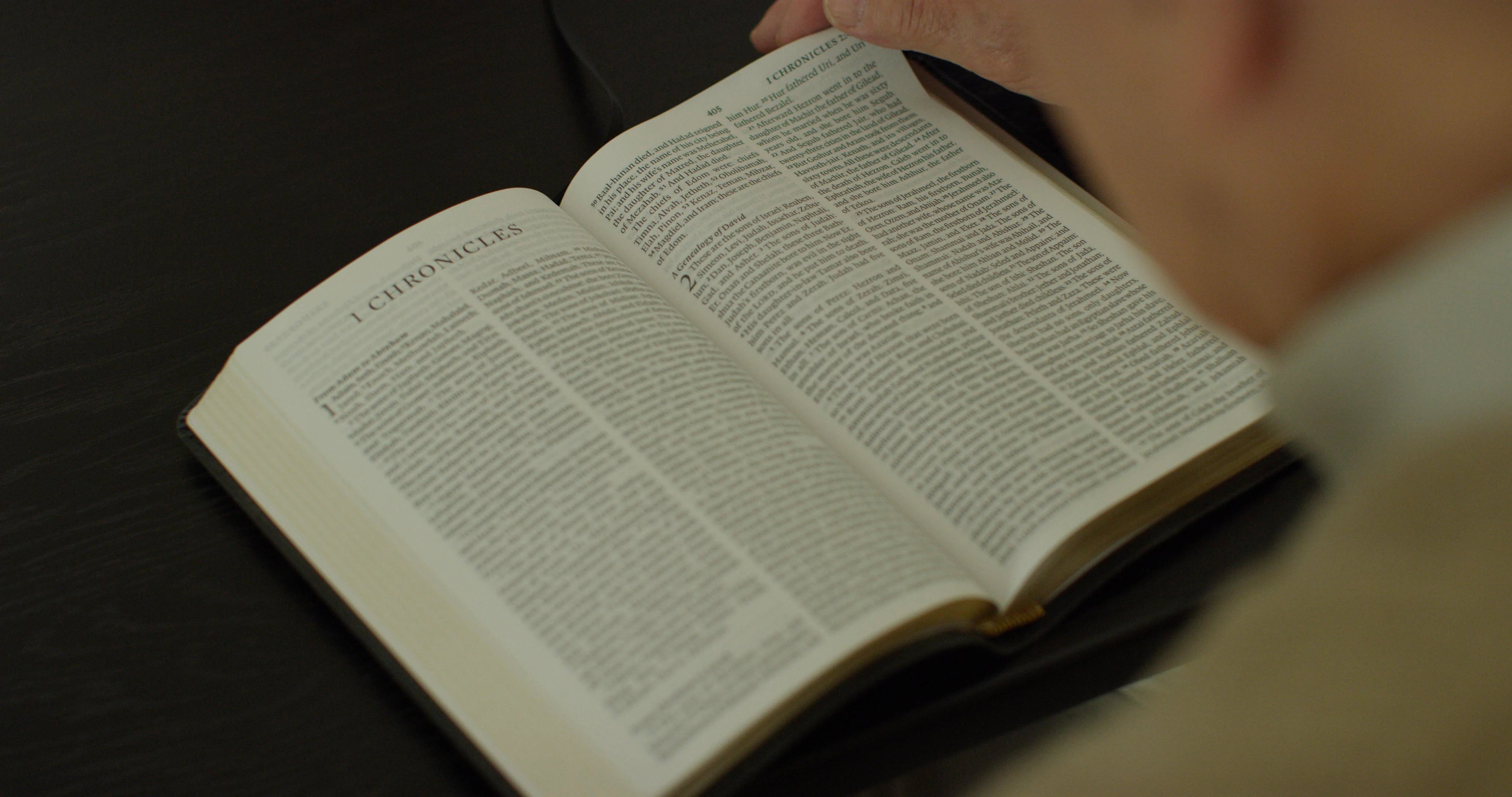 ESV Large Print Thinline Bible (Genuine Leather, Black) - Image 3