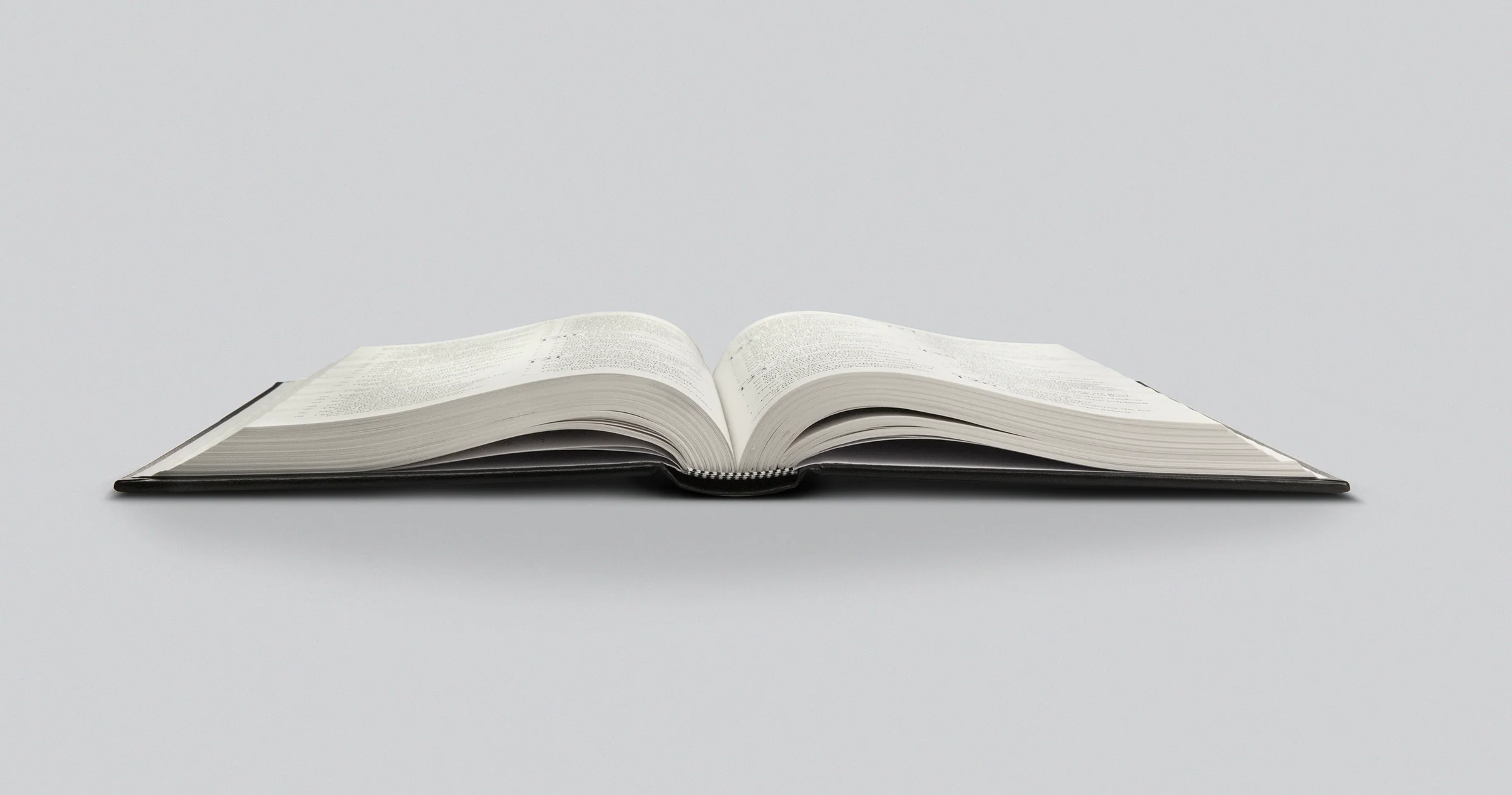 ESV Premium Pew and Worship Bible (Hardcover, Black) - Image 5